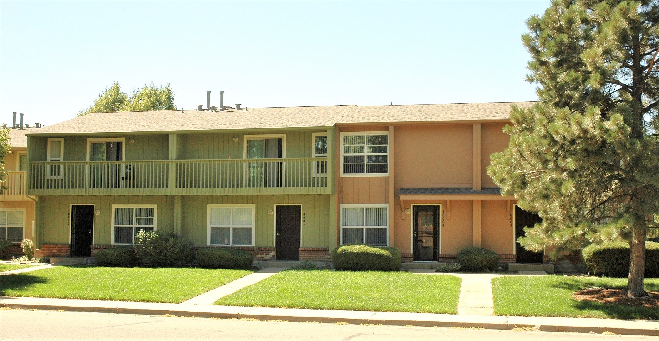 Exterior view of townhome style apartment homes